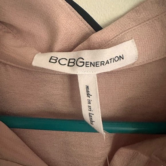 BCBGeneration rose smoke Blush Button-Down pajama top with Black Accents - Picture 5 of 12